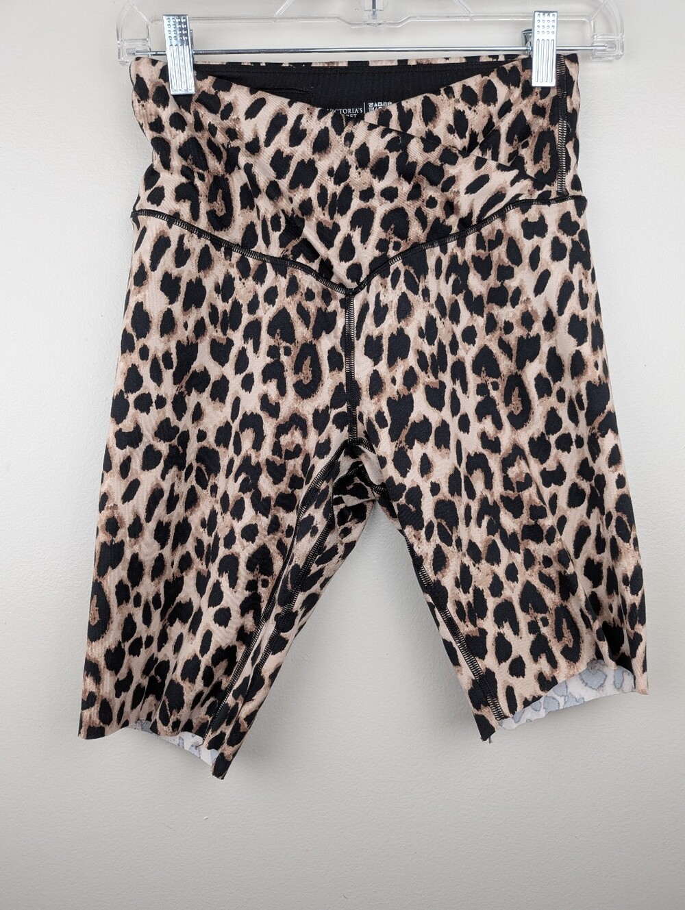 VICTORIA’S SECRET Women’s Animal Print Legging Cut Off Biker Shorts Size 8